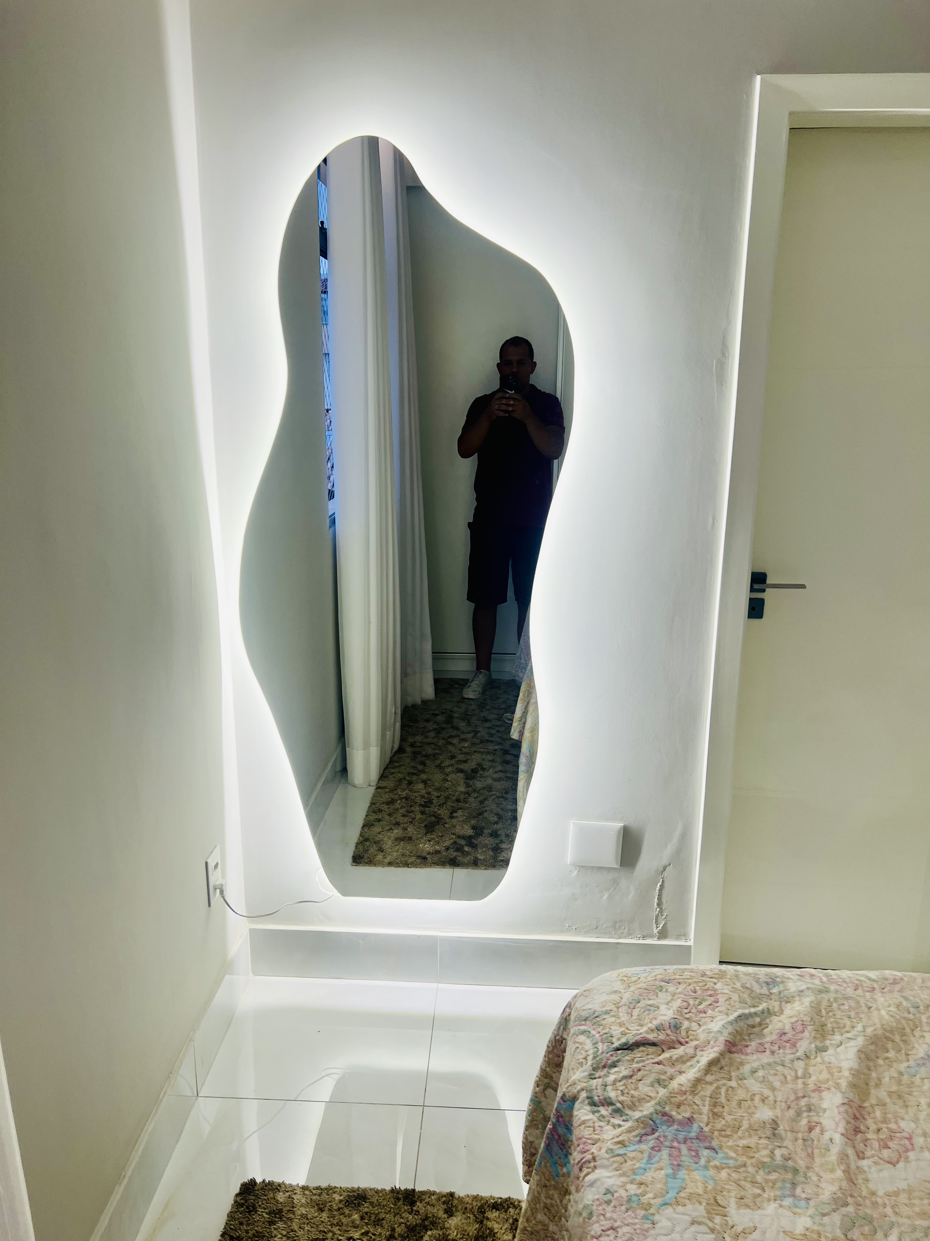 Espelho orgânico retroiluminado