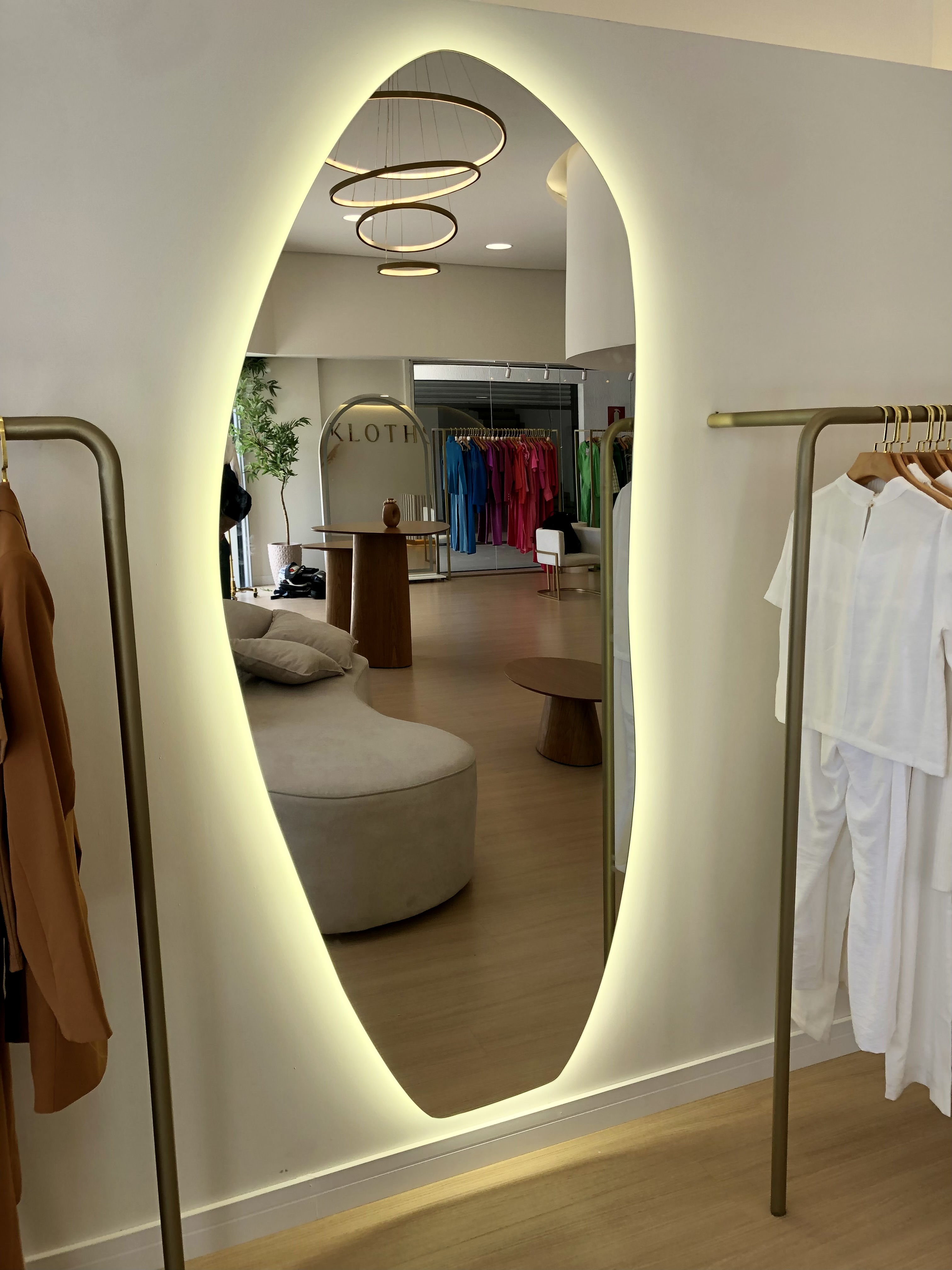 Espelho orgânico retroiluminado